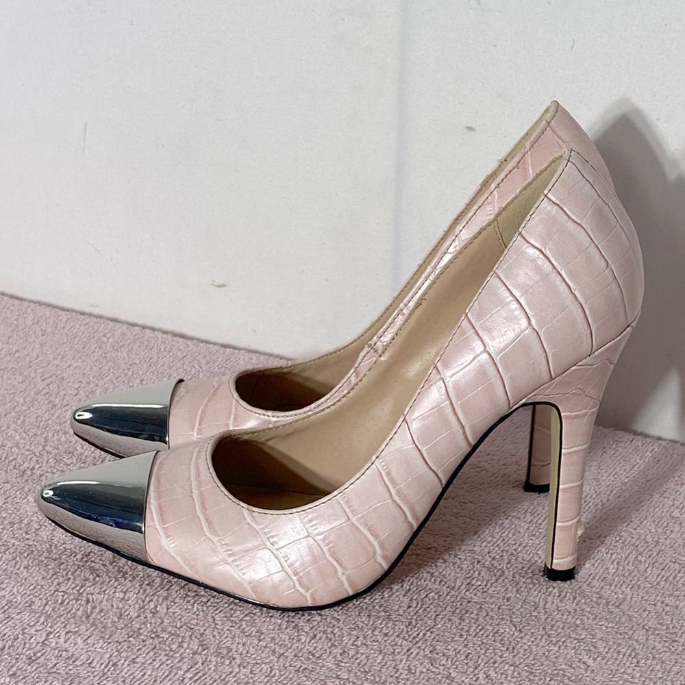 5/$25 Attitude By Jay Manuel Pink Faux Reptile Leather Pumps With Chrome Toes 7